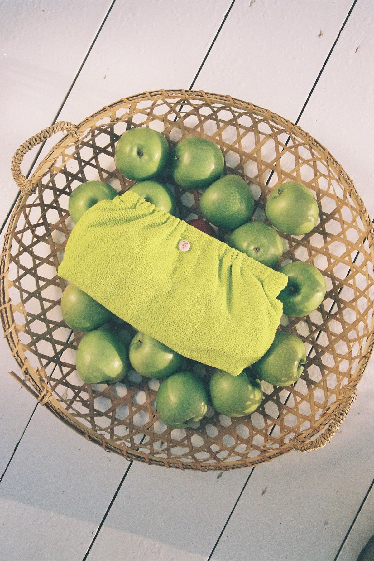 CRINKLE CLUTCH BAG LIME