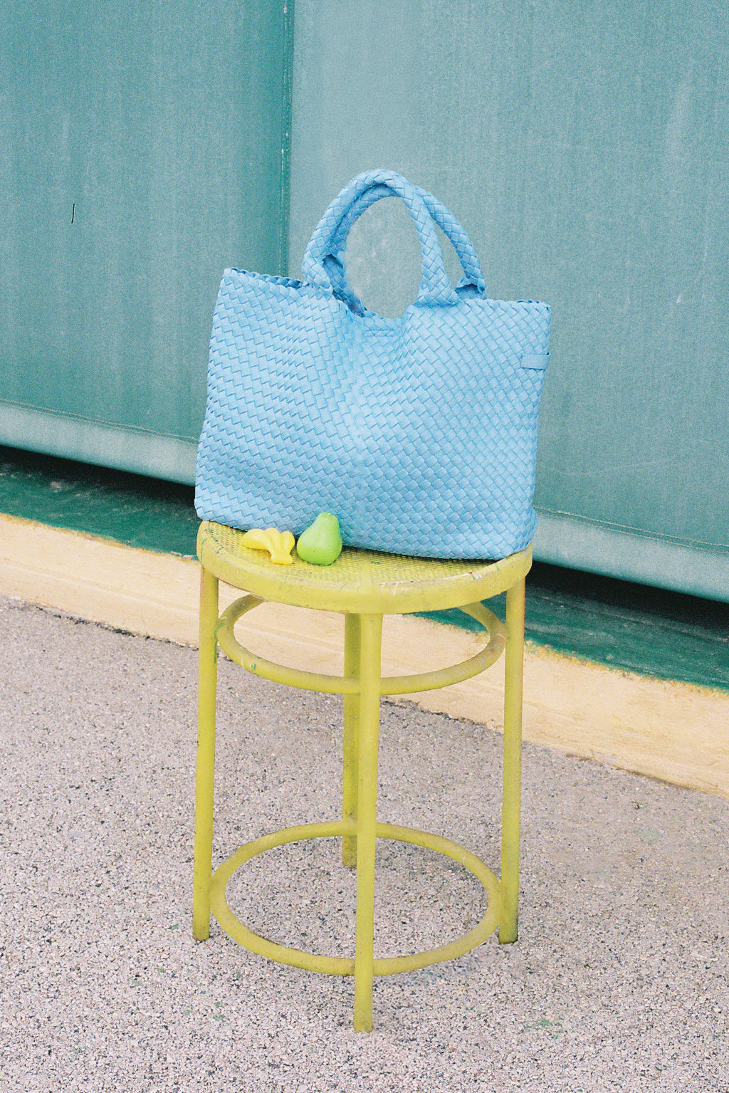 HANDWOVEN NEOPRENE MEDIUM TOTE BAG LIGHT BLUE
